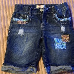 Girls lei shorts with adjustable waist